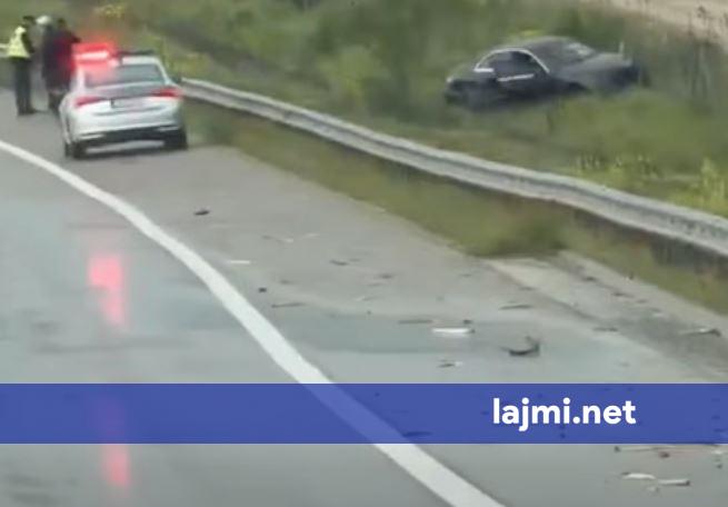 Aksident në autostradën  Ibrahim Rugova   vetura përfundon jashtë rruge