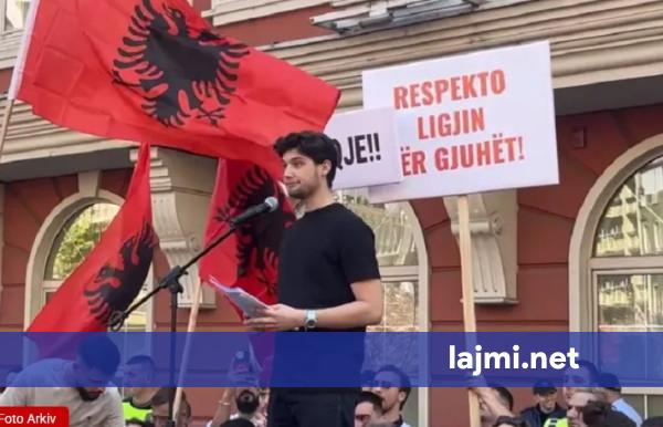 Sot në Shkup protestojnë studentët shqiptarë  për mbrojtjen e gjuhës shqipe
