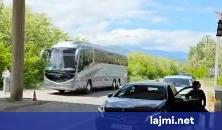 U bllokuan në kufi  studenti nga Shqipëria  Po bëhet që mos të arrijmë në protestë