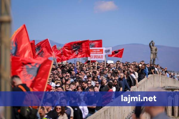 U bllokuan në kufi me Maqedoninë e Veriut  studenti  Po e bëjnë që mos e mbërrijmë protestën në Shkup