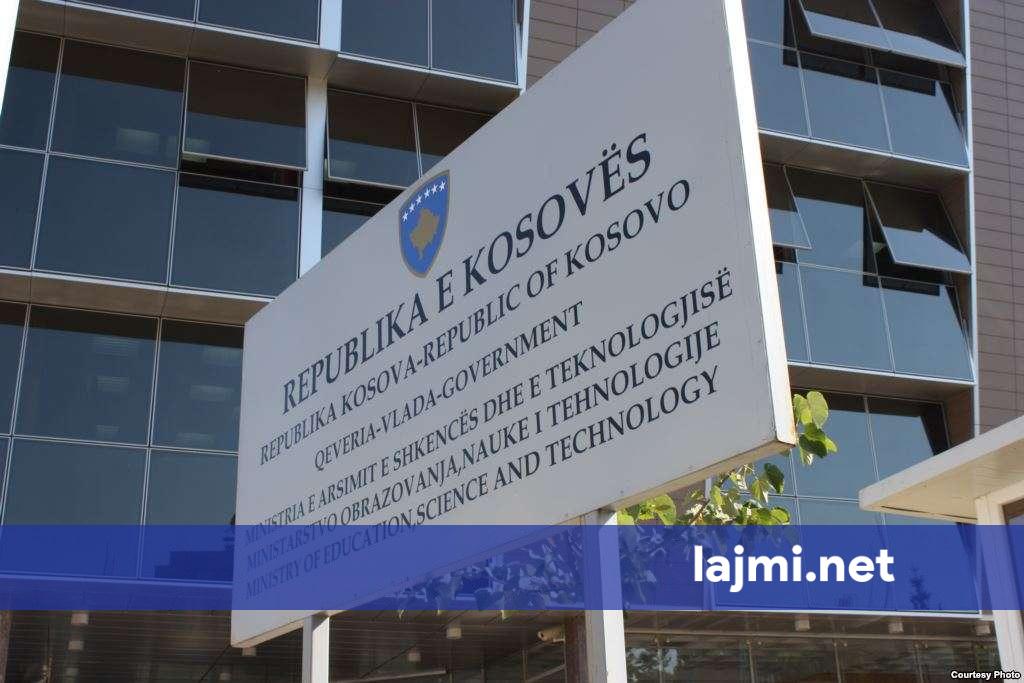 Ministria për rastin e drejtorit të dyshuar për ngacmim seksual  Të trajtohet me prioritet