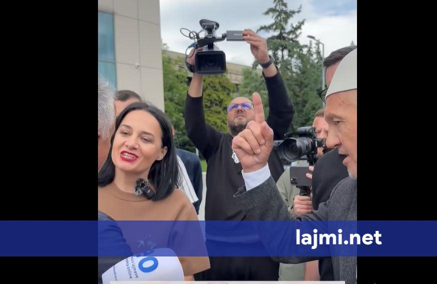  S ta jap dorën  se nuk e flliqi dorën   qytetari i reagon ashpër Fitore Pacollit gjatë protestës