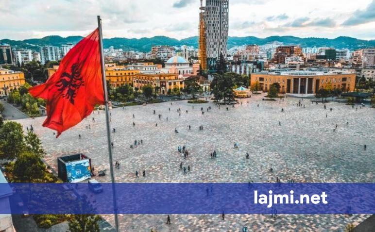 Katër muajt e parë të vitit sollën mbi 2 5 milionë turistë në Shqipëri  kryesojnë kosovarët