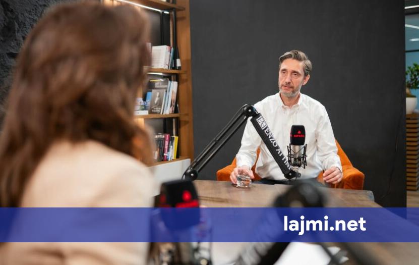 Uran Ismaili rrëfen humbjen e nënës në moshën 14 vjeçare  Motrat më dhanë ekuilibrin që më ndihmon edhe sot në politikë