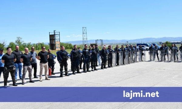 Policia e Kosovës trajnon 65 zyrtarë për menaxhimin e turmave në kampin  Vrella 