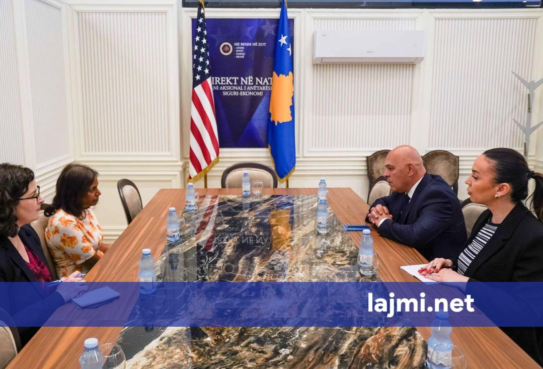 Gjini takohet me përfaqësuesen e SHBA së  thekson vazhdimësinë e orientimit të AAK së