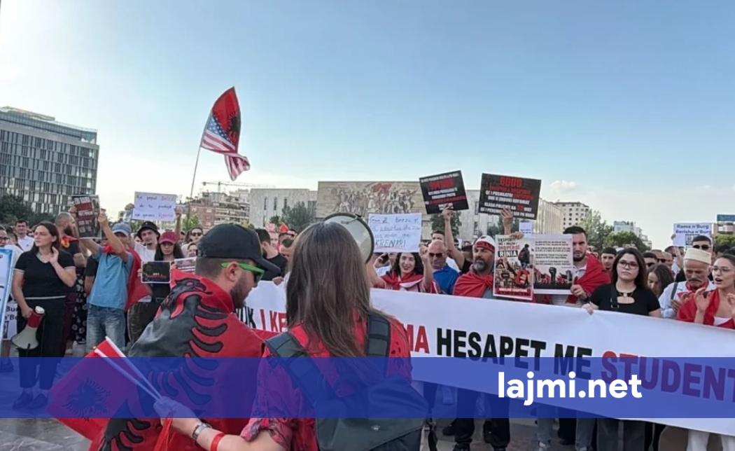 Dita e nëntë e protestës për Zvërnecin  qytetarët grumbullohen para Kryeministrisë