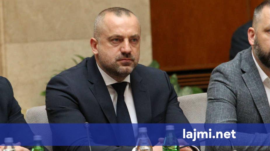 Barrikadat e vitit 2022   Prokuroria pezullon hetimet ndaj kryeterroristit Radojçiq  I paarritshëm për organet e ndjekjes