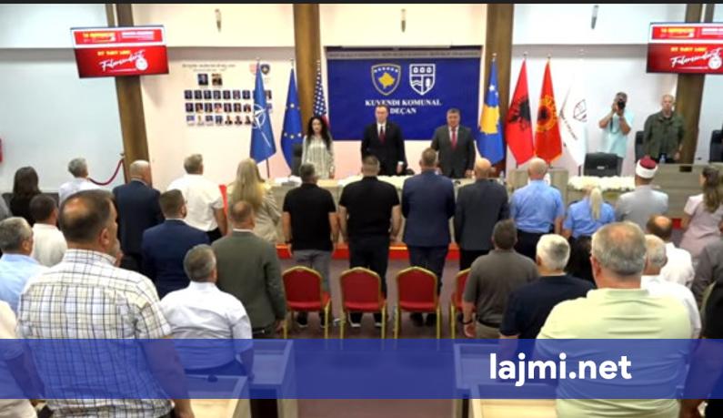 decani-nderon-deshmoret-dhe-martiret-e-kombit-ne-diten-e-clirimit