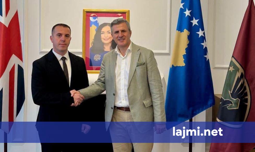 Nënkoloneli i FSK së fillon detyrën në Londër