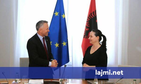 Kosova dhe Shqipëria mbajnë punëtori për  shkëmbimin e përvojave  lidhur me anëtarësimin në BE
