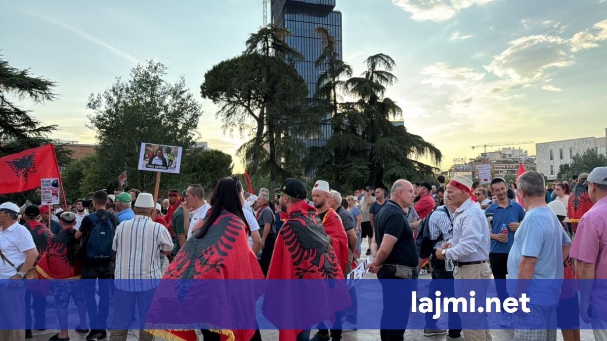Tiranë  Nis grumbullimi i protestuesve në sheshin  Skënderbej 