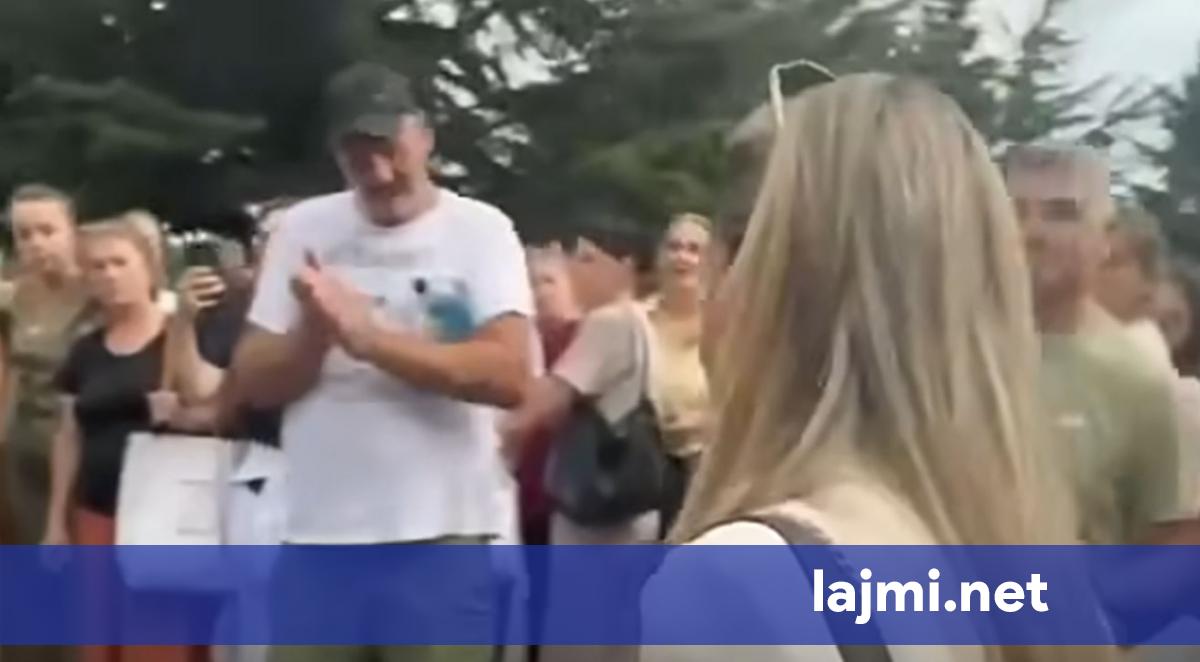 Punëtorët e  Vitës  e përcjellin me duartrokitje ironike inspektoren që s tregoi asgjë në lidhje me kontrollën  VIDEO 