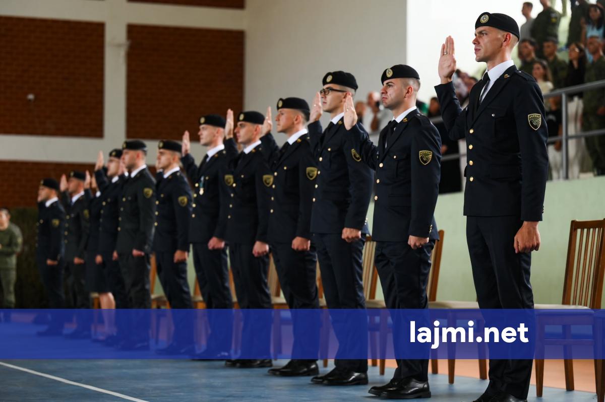 12 kadetë diplomojnë si oficerë të FSK së  Haxhiu e Kurti  Do të udhëhiqni ushtrinë e së ardhmes me përgjegjësi