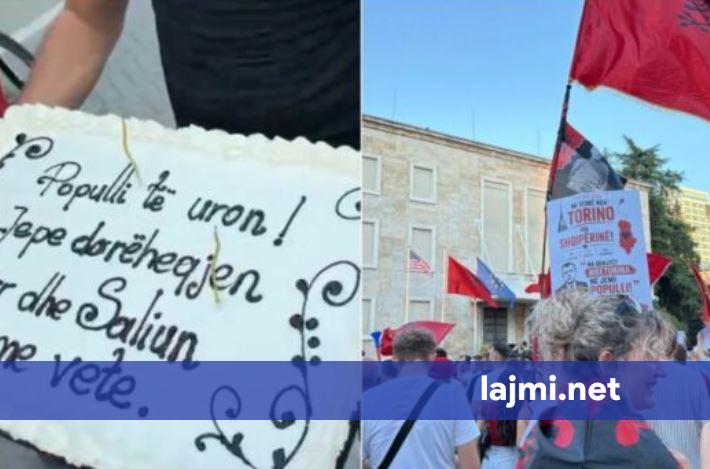  Merr edhe Saliun me vete    Dita e 35 të e protestës  pjesëmarrësve u bashkohen edhe nga diaspora  tortë Ramës për ditëlindje