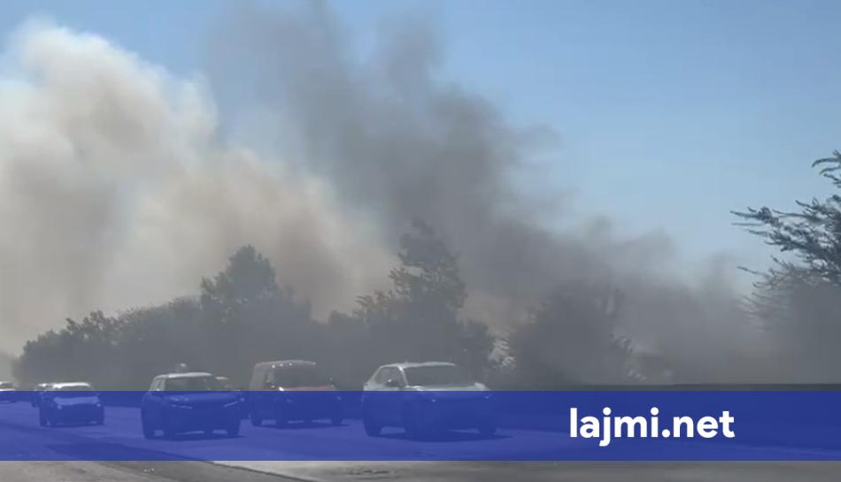 Bllokohet autostrada Durrës Tiranë  mbulohet nga tymi i zjarrit në Shijak