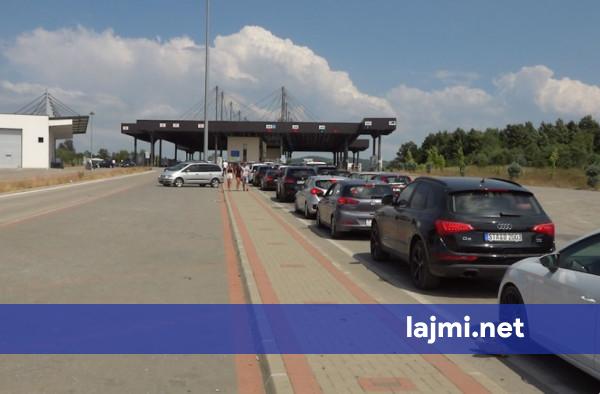 Broshura me këshilla për sigurinë në trafik  Policia nis aksionin për bashkatdhetarët
