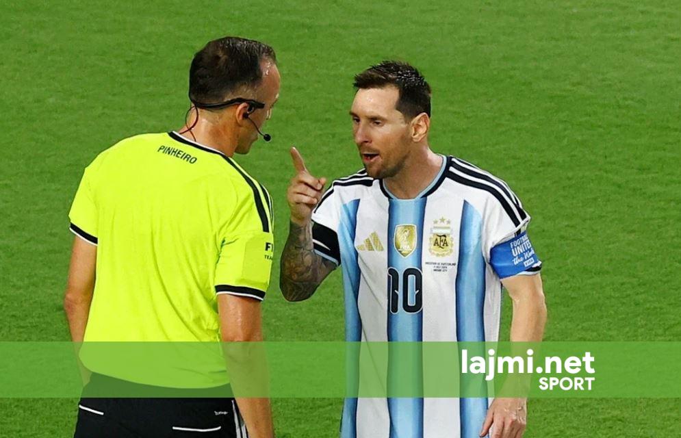 Skena që bëri bujë në ndeshjen Argjentinë   Zvicër  Messi u përplas me gjyqtarin pas vendimit ndaj Embolos