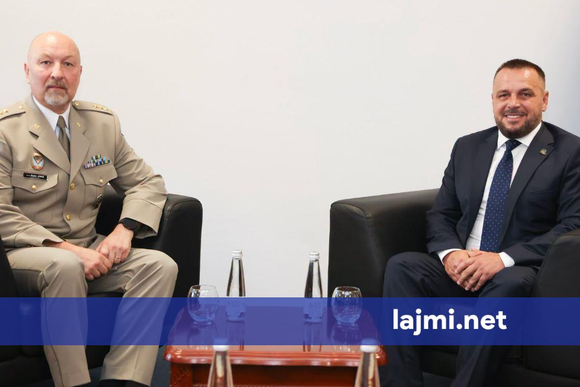 Maqedonci takoi atasheun çek të mbrojtjes  e falënderon për bashkëpunimin