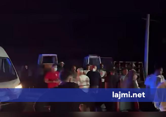 Dyshohet se disa protestuesve iu vështirësua frymëmarrja nga tymi i zjarrit në deponinë e Sverkës
