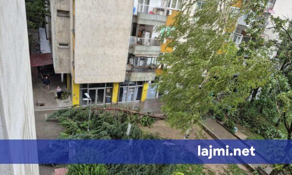 Një stuhi me fuqi uragani goditi Shkupin pasditen e sotme