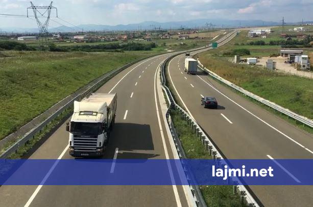 Nesër nuk ka kufizim të qarkullimit për kamionët mbi 20 tonë