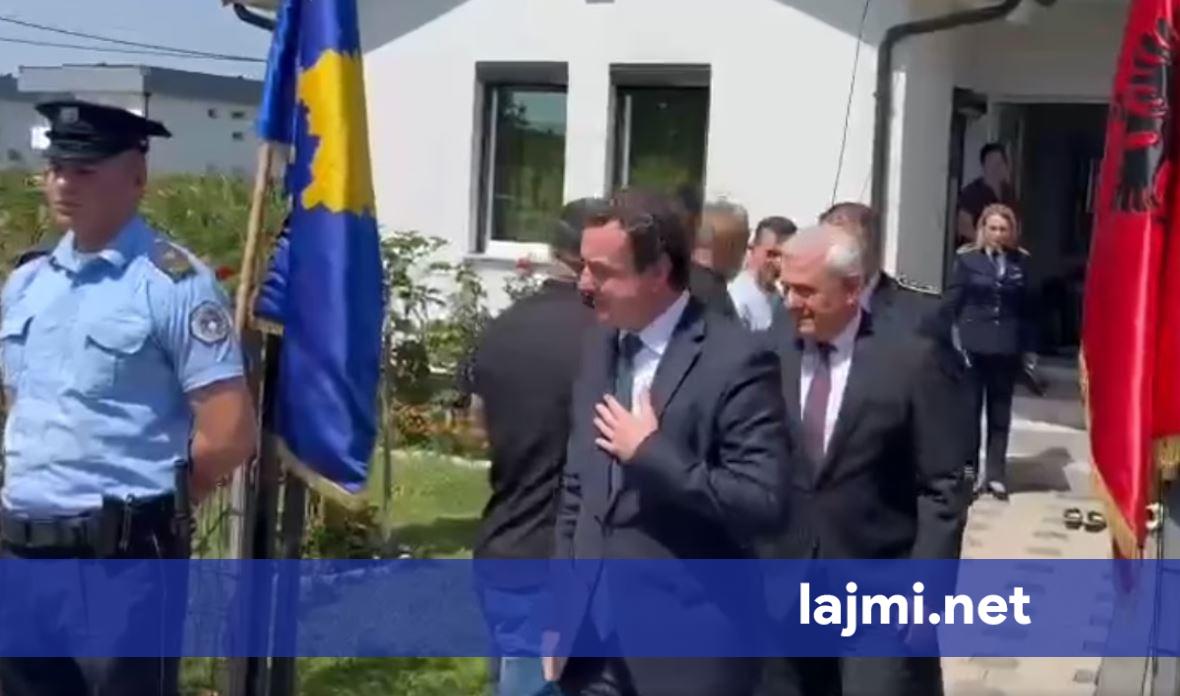 Kurti dhe Sveçla në vizitë te shtëpia e heroit Afrim Bunjaku