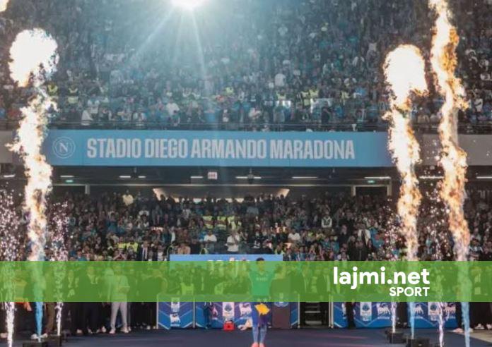Rrahmani shfaq flamurin e Kosovës në urimin për 100 vjetorin e Napolit