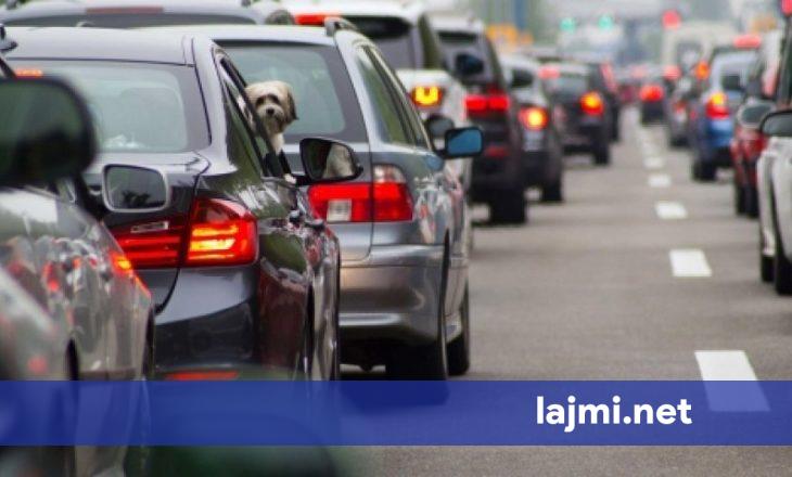Kolona të gjata tek Dheu i Bardhë dhe në Muçibabë  pritjet në hyrje arrijnë deri në 2 orë e 30 minuta