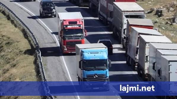 Nesër ndalohet qarkullimi i kamionëve mbi 20 tonë në autostrada nga ora 11 00 deri në 17 30