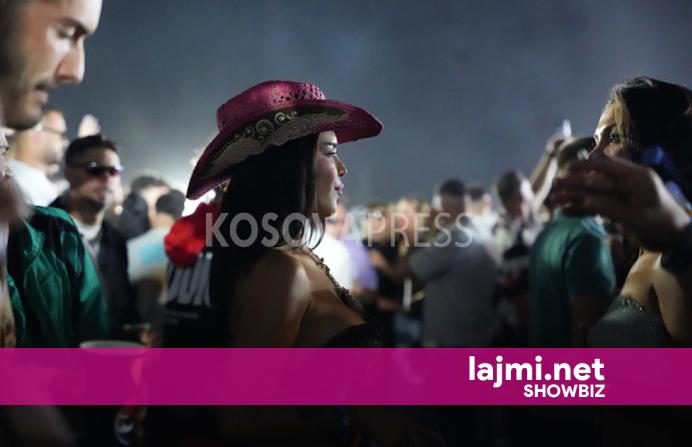 Nga  ankesa  që s performoi Dua Lipa te kërkesat për të gjetur të dashur  vizitorët flasin përr Sunny Hill