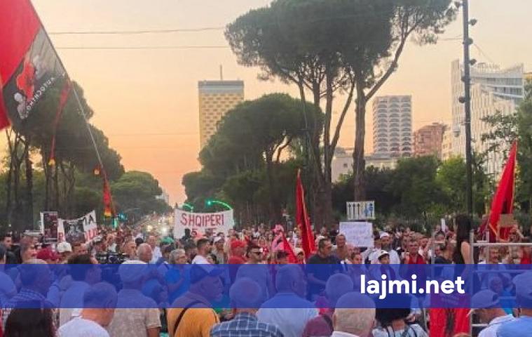 Protesta në Shqipëri hyn në ditën e 65 të  protestohet para Kryeministrisë