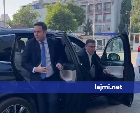 Abdixhiku  Osmani dhe Hazirin i shkojnë në takim Kurtit