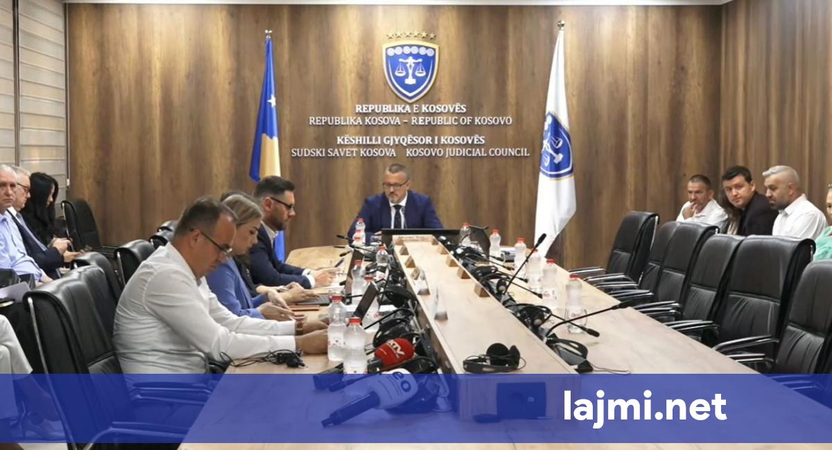 Dështon sërish mbledhja e KGjK së pas bojkotimit nga 5 anëtarë  Rrustem Thaqi thotë se  s ka asnjë vendim të këshillit për pushim kolektiv 