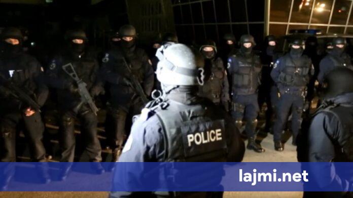 Bastisje në Zubin Potok   Policia sekuestron armë  municion dhe pajisje ushtarake  62 vjeçari përfundon në ndalim