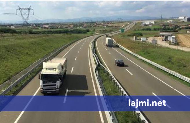 Kufizime në autostradë për kamionët mbi 20 tonë  ja orari kur nuk lejohet qarkullimi