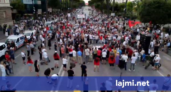 Protesta në Tiranë në ditën e 71 të  qytetarët tubohen para Kryeministrisë