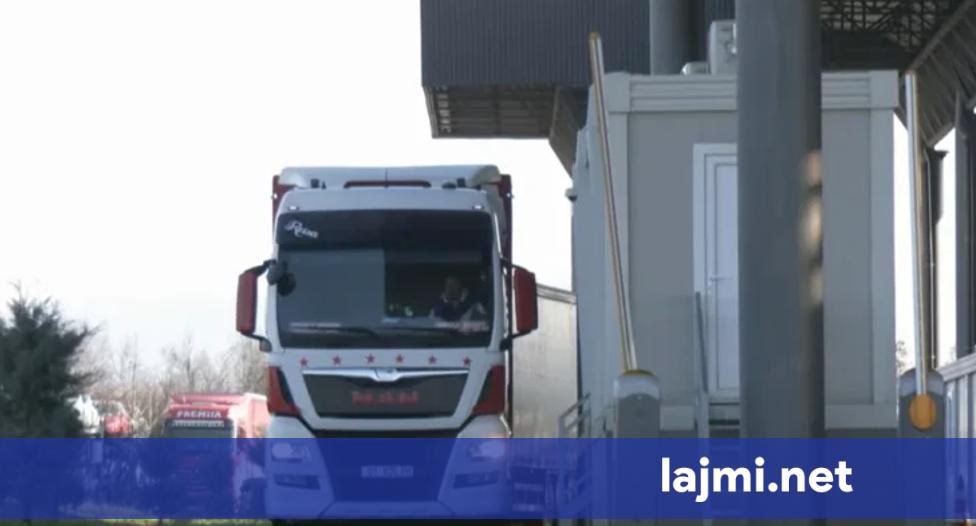 Nesër ndalohet përkohësisht qarkullimi i kamionëve mbi 20 tonë në autostradë