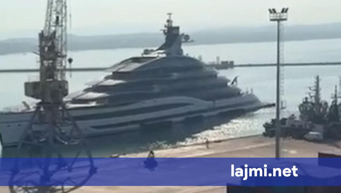 Superjahti luksoz  Deep Blue  në portin e Durrësit
