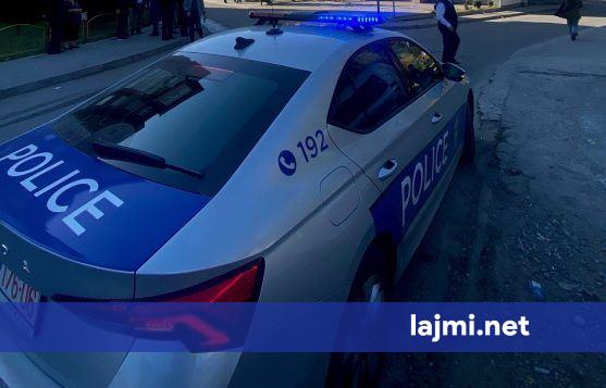 Dy persona shoqërohen në polici pas vendosjes së flamujve të UÇK së dhe Shqipërisë në kishën ortodokse në Lipjan