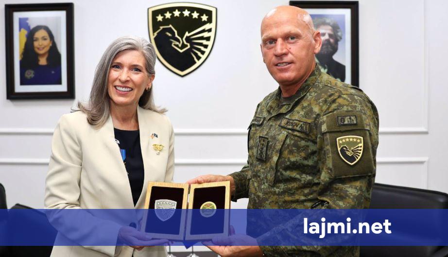 Komandanti i FSK së priti në takim senatoren Ernst  diskutohet forcimi i bashkëpunimit