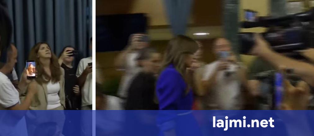  Thirre seancën  mos ik    Kur të na lejon PDK ja flas  Haxhiu largohet nga deklarimi para mediave  deputetët e PDK së brohorasin në holl
