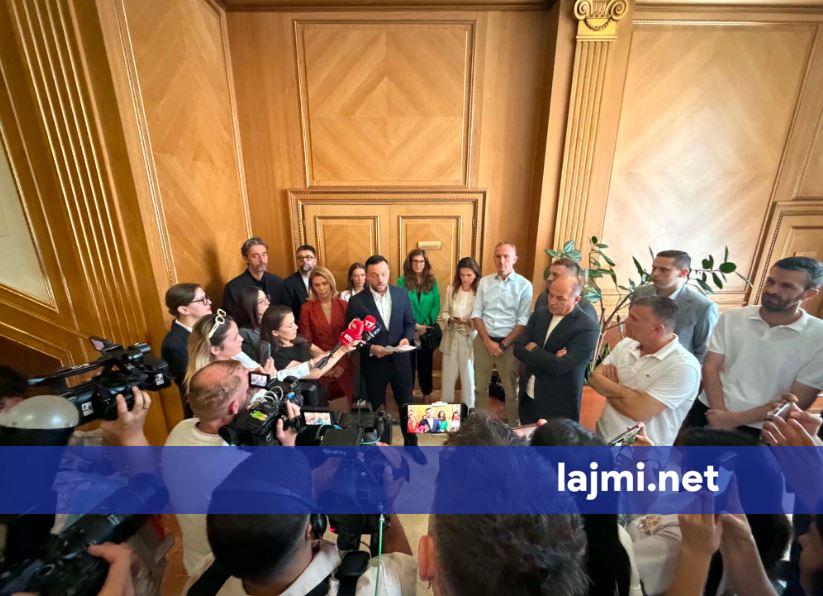  Mbi pushtetin është Republika    Tahiri  Askush nuk është mbi Kushtetutën  ligjin dhe institucionet  as Albin Kurti