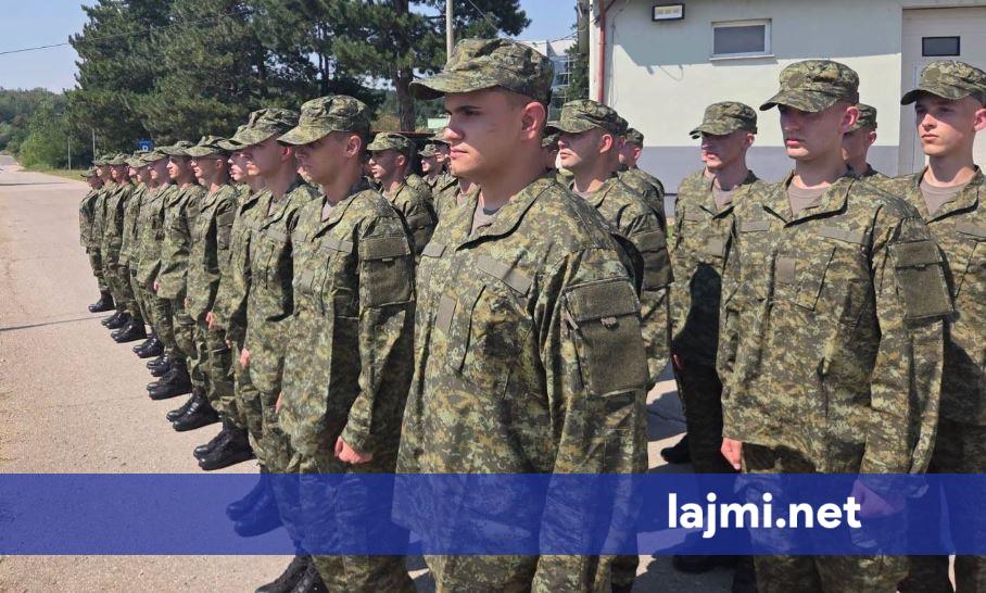 Rekrutët e rinj të FSK së nisin trajnimin bazë  rreshtohen në kazermën  Skënderbeu 