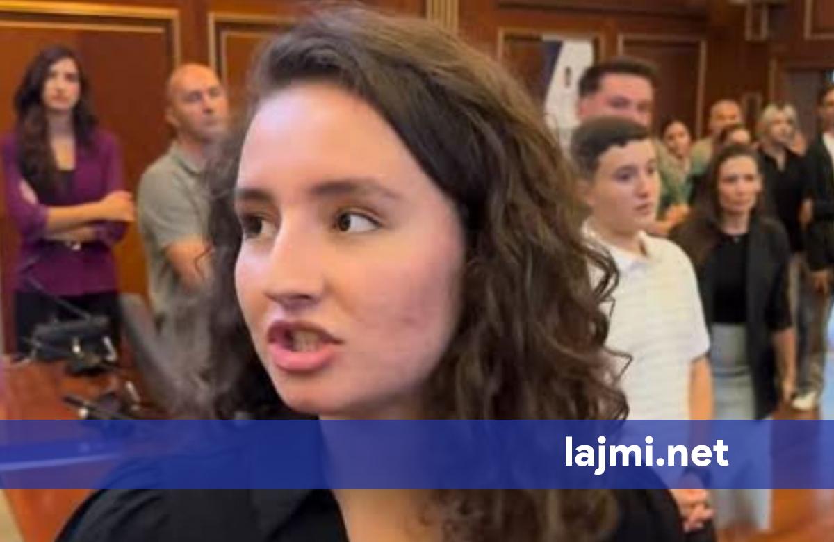 Po de që dy vjet s kemi qeveri  pse me e lanë     e reja nga Obiliqi thotë se u përjashtua nga Kuvendi i të Rinjve pas komentit në Kuvend
