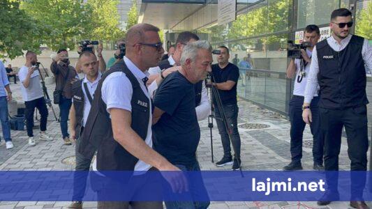 Aktakuza ndaj Sinisha Spasiqit  Vrasja e anëtarëve të familjes Ujkani në Reznik të Vushtrrisë  djegia e trupave dhe shtëpive