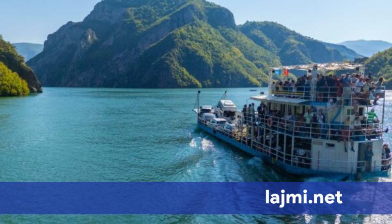 Aksidentohen dy mjete lundruese në Koman  turistët barten me helikopter drejt spitalit të Shkodrës e Tiranës