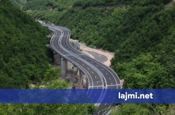 Sot kufizohet qarkullimi i kamionëve mbi 20 tonë në autoudhë