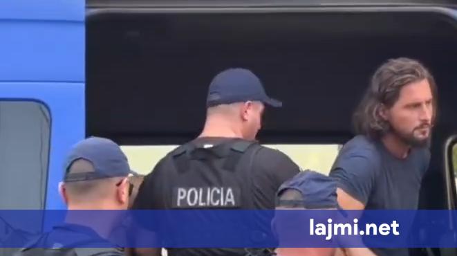  Sokrat  jemi këtu o shpirt   momenti kur i dyshuari për vrasjen e turistit mbërrin në Gjykatën e Sarandës
