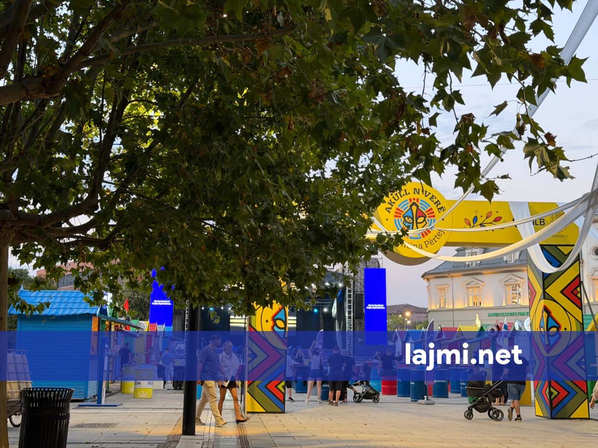 Projekti  Akull n Verë  i dështuar   pak njerëz  muzika e lartë  këngë me tekste banale përkundër që po ka prani të fëmijëve